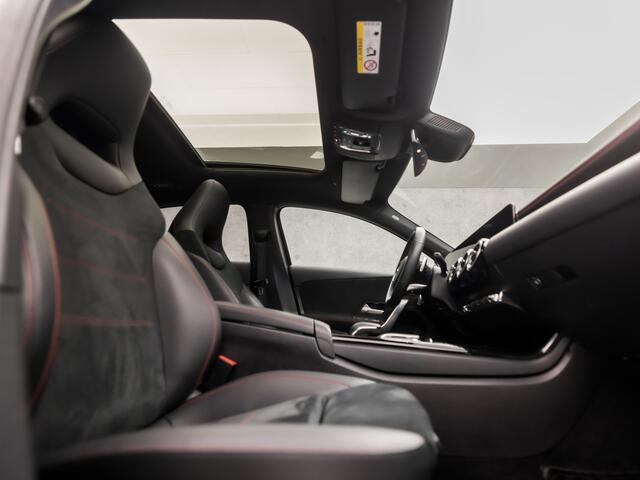 Mercedes-Benz A-KLASSE 180 AMG Sport Night Upgrade (SCHUIFDAK, GROOT NAVI, LEDER/ALCANTARA, STOELVERWARMING, WIDESCREEN, SPORTSTOELEN, CAMERA, GETINT GLAS, NIEUWSTAAT)