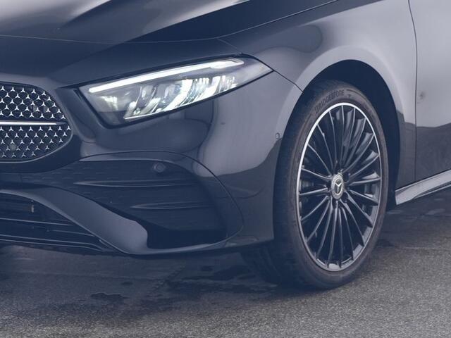 Mercedes-Benz A-KLASSE 250 e AMG Face Lift Plug-In Hybride AMG Line Advanced Plus | Night Pakket | Trekhaak Sfeerverlichting | Stuur en Stoelverwarming. Inclusief 24 maanden MB Certified garantie voor Europa.