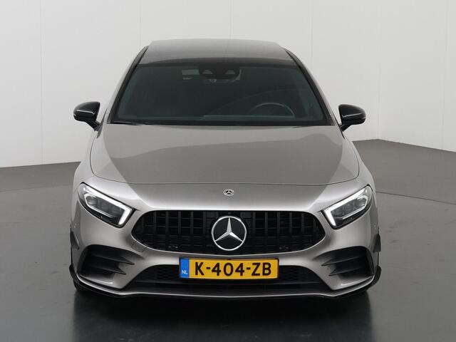 Mercedes-Benz A-KLASSE 180 Business Solution AMG | Panoramadak | Night | Stoelverwarming | Sfeerverlichting | Achteruitrijcamera |