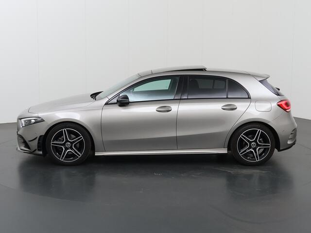 Mercedes-Benz A-KLASSE 180 Business Solution AMG | Panoramadak | Night | Stoelverwarming | Sfeerverlichting | Achteruitrijcamera |