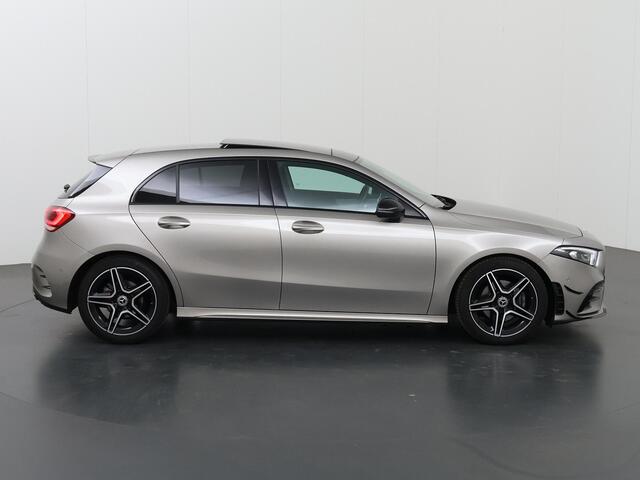Mercedes-Benz A-KLASSE 180 Business Solution AMG | Panoramadak | Night | Stoelverwarming | Sfeerverlichting | Achteruitrijcamera |