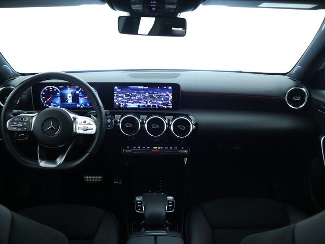 Mercedes-Benz A-KLASSE 200 Business Solution AMG Night Upgrade AMG Styling | Panoramadak | Night Pakket