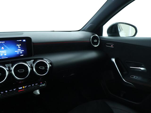 Mercedes-Benz A-KLASSE 200 Business Solution AMG Night Upgrade AMG Styling | Panoramadak | Night Pakket
