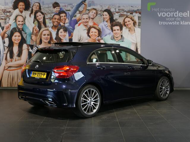 Mercedes-Benz A-KLASSE 180 Ambition - *AMG-LINE!* *Afneembare trekhaak & Panoramadak!* - Stuurverwarming, 18" LMV