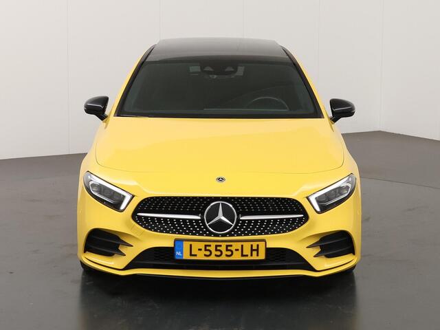 Mercedes-Benz A-KLASSE 180 Business Solution AMG | Night | Multibeam | Panoramadak | Widescreen | Sfeerverlichting |