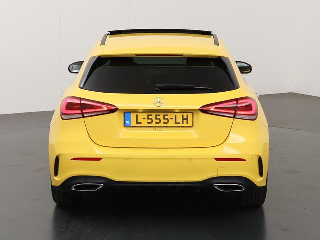 Mercedes-Benz A-KLASSE 180 Business Solution AMG | Night | Multibeam | Panoramadak | Widescreen | Sfeerverlichting |