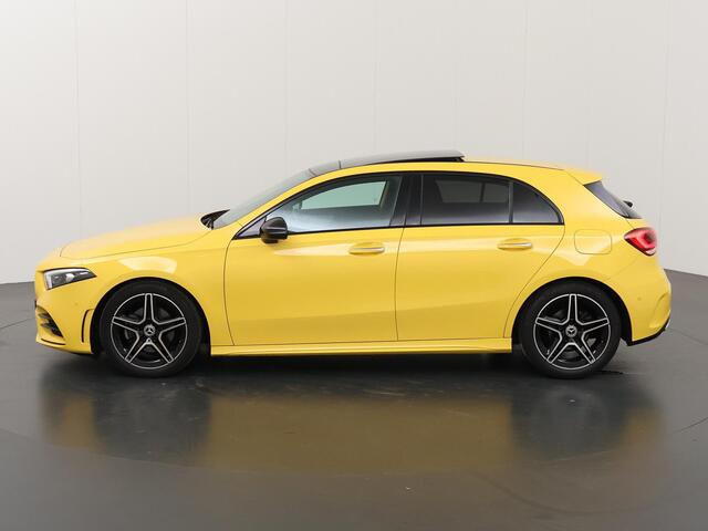 Mercedes-Benz A-KLASSE 180 Business Solution AMG | Night | Multibeam | Panoramadak | Widescreen | Sfeerverlichting |
