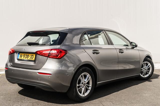 Mercedes-Benz A-KLASSE 200d Automaat Premium I Panoramadak I Zwart Leder I Widescreen Cockpit I LED