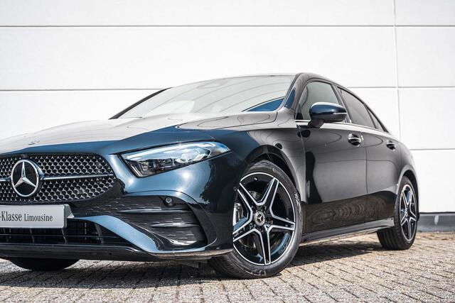 Mercedes-Benz A-KLASSE 180 Star Edition | AMG | Night | Keyless | Sfeerverlichting | Stoelverwarming | Achteruitrijcamera |