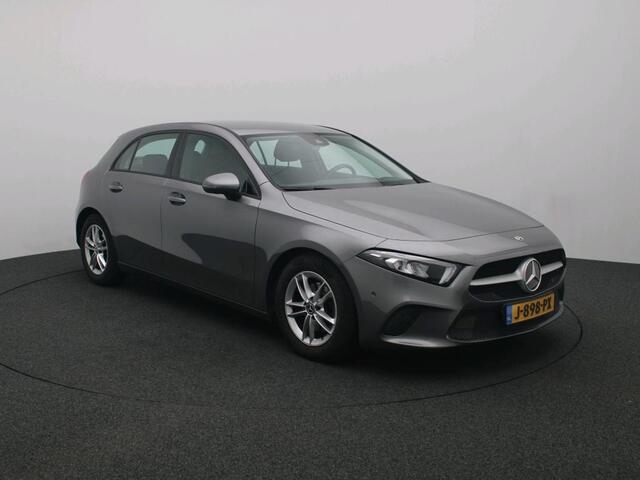 Mercedes-Benz A-KLASSE 160 Business Solution Achteruitrijcamera | Ledkoplampen | Spiegelpakket | Stoelverwarming voor. Inclusief 24 maanden Mercedes-Benz Certified garantie voor Europa.