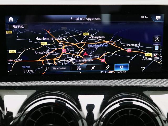 Mercedes-Benz A-KLASSE 160 Business Solution Achteruitrijcamera | Ledkoplampen | Spiegelpakket | Stoelverwarming voor. Inclusief 24 maanden Mercedes-Benz Certified garantie voor Europa.
