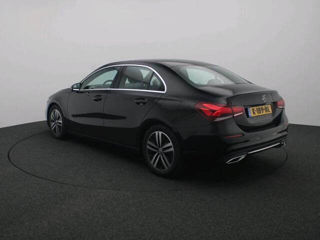 Mercedes-Benz A-KLASSE 180 Business Solution Luxury Sfeerverlichting | Stoelverwarming voor | Spiegelpakket | Achteruitrijcamera. Inclusief 24 maanden Mercedes-Benz Certified garantie voor Europa.
