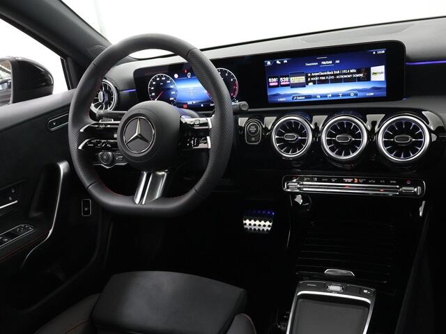 Mercedes-Benz A-KLASSE Limousine 180 Star Edition AMG NIGHT | Panoramadak | Sfeerverlichting | Achteruitrijcamera | Apple Carplay | MultiBeam LED |