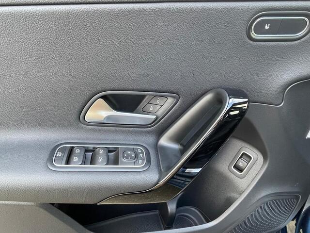 Mercedes-Benz A-KLASSE 180 Business Solution