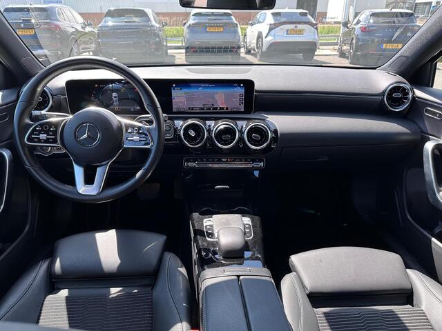 Mercedes-Benz A-KLASSE 200 Automaat | Widescreen | Stoelverwarming | Sportstoelen | Camera