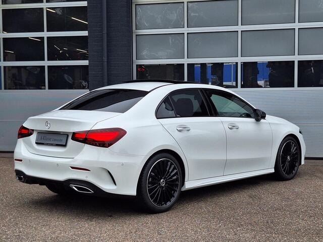 Mercedes-Benz A-KLASSE Limousine 180 Star Edition AMG LIMITED | Night Pakket | Panoramadak | MULTIBEAM LED Koplampen | Apple CarPlay | Android Auto | Sierdelen Lindenhout Zwart | Sfeerverlichting | Stoelverwarming | Achteruitrijcamera | Elektrisch Inklapbare Buitenspiegels