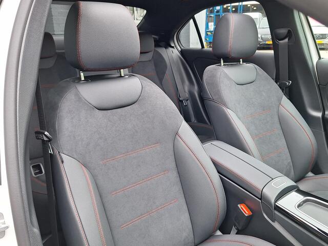 Mercedes-Benz A-KLASSE Limousine 180 Star Edition AMG LIMITED | Night Pakket | Panoramadak | MULTIBEAM LED Koplampen | Apple CarPlay | Android Auto | Sierdelen Lindenhout Zwart | Sfeerverlichting | Stoelverwarming | Achteruitrijcamera | Elektrisch Inklapbare Buitenspiegels