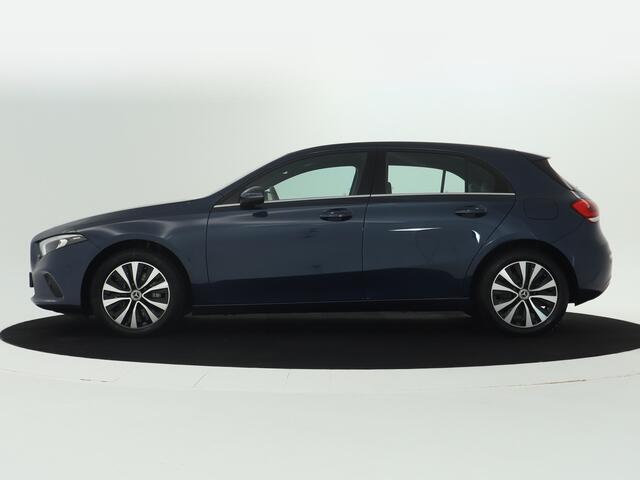 Mercedes-Benz A-KLASSE 250 e Plug-In Hybride | Parkeerpakket met Camera | Stoelverwarming | DAB | LED verlichting | Cruise Controle | Inclusief 24 maanden Mercedes-Benz Certified garantie voor Europa.