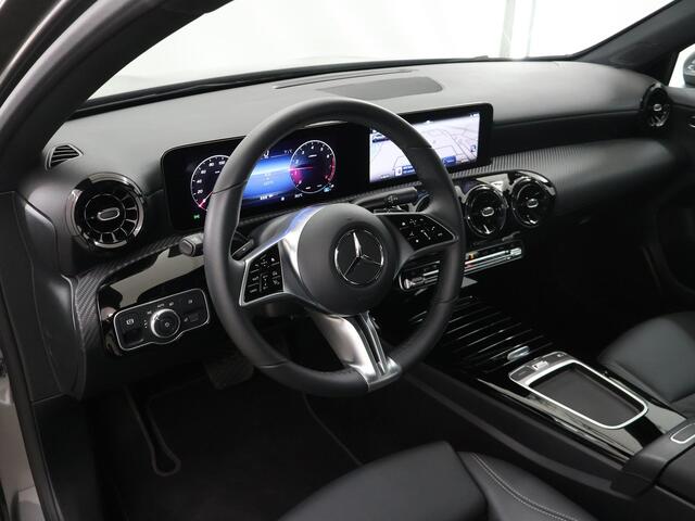 Mercedes-Benz A-KLASSE 180 Star Edition widescreen cockpit | Climate control | Parkeercamera | Stoelverwarming | Parkeercamera