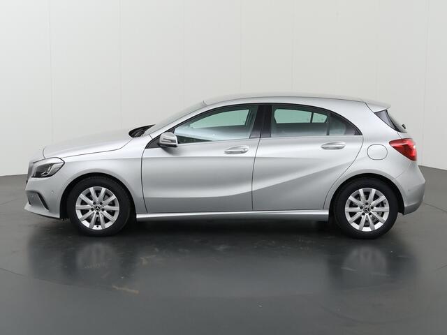 Mercedes-Benz A-KLASSE 180 Ambition | Stylepakket | Acteruitrijcamera | Navigagtie | Sportstoelen |