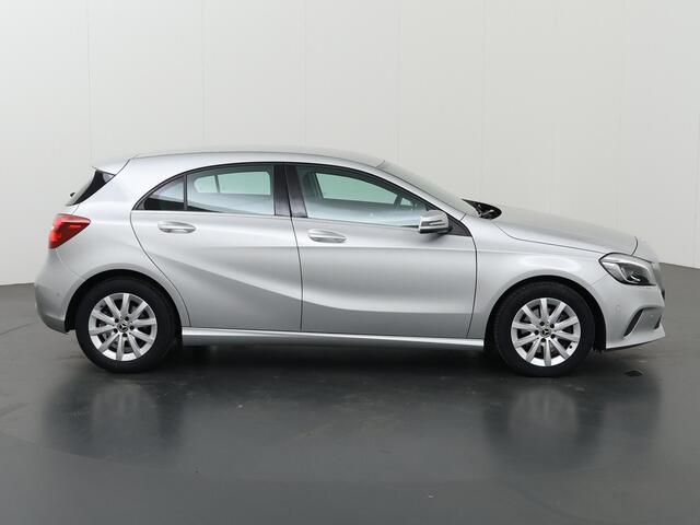 Mercedes-Benz A-KLASSE 180 Ambition | Stylepakket | Acteruitrijcamera | Navigagtie | Sportstoelen |
