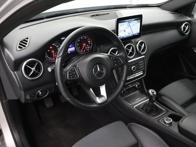 Mercedes-Benz A-KLASSE 180 Ambition | Stylepakket | Acteruitrijcamera | Navigagtie | Sportstoelen |