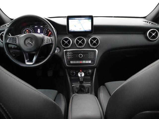 Mercedes-Benz A-KLASSE 180 Ambition | Stylepakket | Acteruitrijcamera | Navigagtie | Sportstoelen |