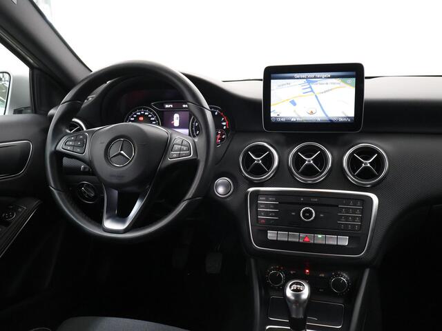 Mercedes-Benz A-KLASSE 180 Ambition | Stylepakket | Acteruitrijcamera | Navigagtie | Sportstoelen |