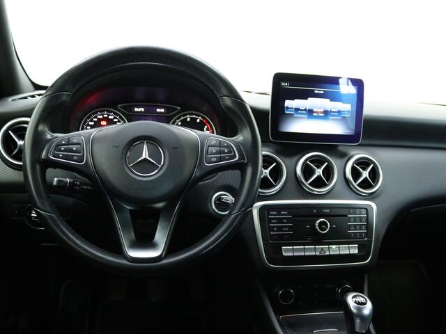 Mercedes-Benz A-KLASSE 180 Business Sol. | Achteruitrijcamera | Stoelverwarmingf |