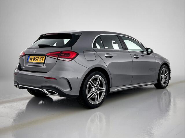 Mercedes-Benz A-KLASSE 250 e AMG line PHEV | Afn Trekhaak | Sfeerverlichting | Apple Car Play | Park pilot + achtercamera Inclusief 24 maanden MB Certified garantie voor Europa.