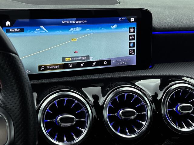 Mercedes-Benz A-KLASSE 250 e AMG line PHEV | Afn Trekhaak | Sfeerverlichting | Apple Car Play | Park pilot + achtercamera Inclusief 24 maanden MB Certified garantie voor Europa.