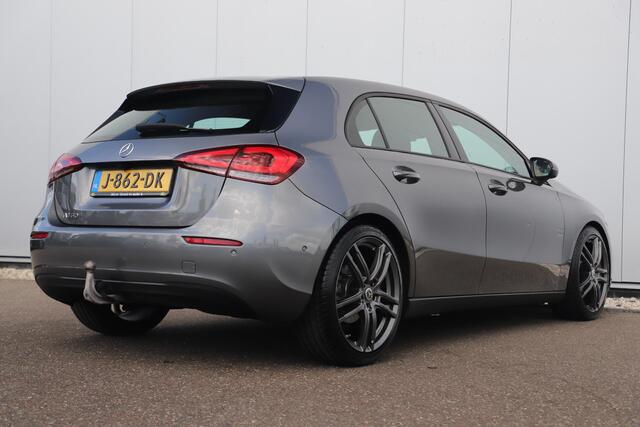 Mercedes-Benz A-KLASSE 160 Business Solution Trekhaak 19 inch LMV Widescreen Camera Clima Cruise Lane Assist Full LED Navigatie Stoelverwarming PDC