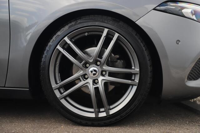 Mercedes-Benz A-KLASSE 160 Business Solution Trekhaak 19 inch LMV Widescreen Camera Clima Cruise Lane Assist Full LED Navigatie Stoelverwarming PDC