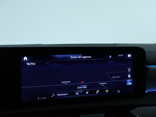 Mercedes-Benz A-KLASSE 250e AMG Nightpakket | Stoelverwarming | Sfeerverlichting | Parkeerpakket met Camera | Car Play | Inclusief 24 maanden Mercedes-Benz Certified garantie voor Europa.
