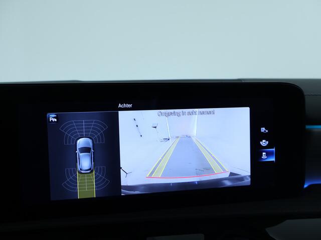 Mercedes-Benz A-KLASSE 250e AMG Nightpakket | Stoelverwarming | Sfeerverlichting | Parkeerpakket met Camera | Car Play | Inclusief 24 maanden Mercedes-Benz Certified garantie voor Europa.