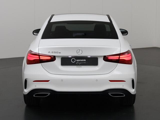 Mercedes-Benz A-KLASSE 250 e Business Solution AMG | Night Pakket | 360* Camera | Panoramadak | Dode hoek
