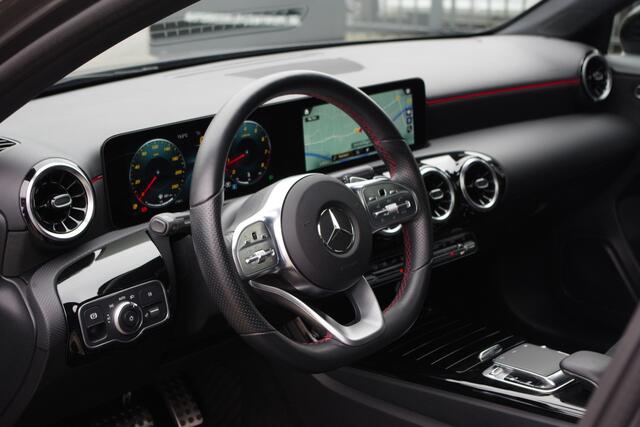 Mercedes-Benz A-KLASSE 200 164 PK Automaat AMG-Line Business Solutions, Night-Pakket, Panoramadak, LED, Camera, Leder-Alcantara