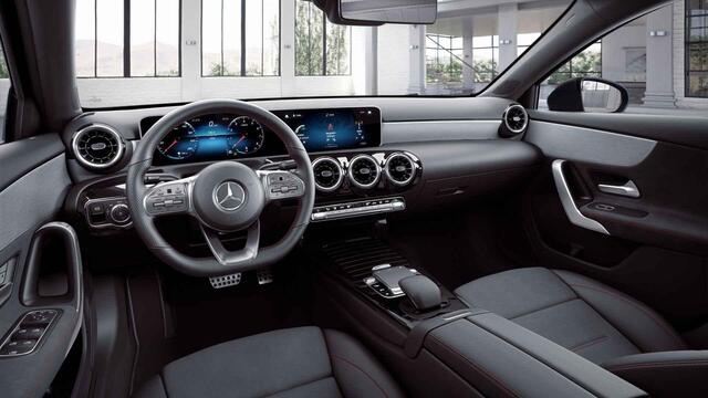 Mercedes-Benz A-KLASSE 220 Launch Edition | AMG | Widescreen | 19" lichtmetalen velgen |