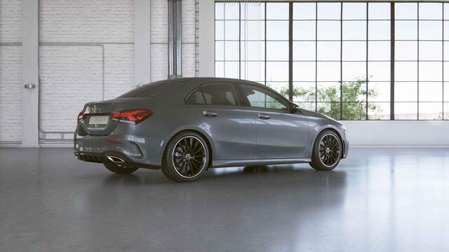 Mercedes-Benz A-KLASSE 180 AMG Line | Multibeam | 19" lichtmetalen velgen | Night | Lederen bekleding | Sfeerverlichting | Stoelverwarming |