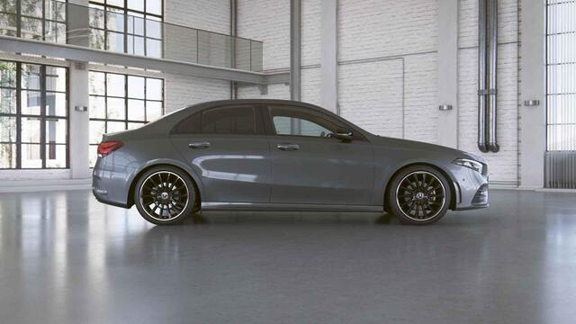 Mercedes-Benz A-KLASSE 180 AMG Line | Multibeam | 19" lichtmetalen velgen | Night | Lederen bekleding | Sfeerverlichting | Stoelverwarming |