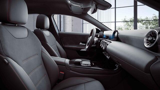 Mercedes-Benz A-KLASSE 180 AMG Line | Multibeam | 19" lichtmetalen velgen | Night | Lederen bekleding | Sfeerverlichting | Stoelverwarming |