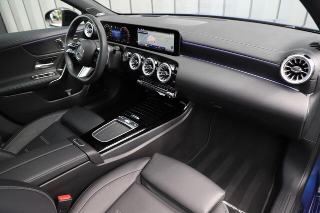 Mercedes-Benz A-KLASSE 250e AMG Aut8 | 218PK | Pano | Head-up | Burmester | Memory | Sfeerverlichting | Multibeam | ACC | Stuurwielverwarming | Trekhaak | 2024.