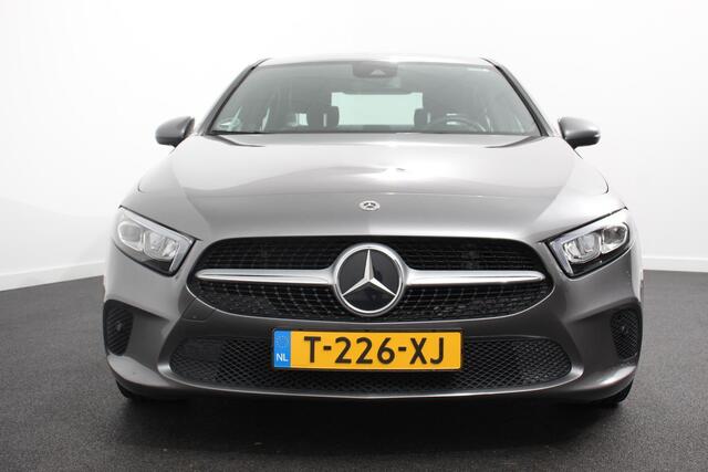 Mercedes-Benz A-KLASSE 200 7-DCT Progressive Navigatie | Climate control | Camera | Parkeer sensoren | Half Lederen Bekleding | Led | Cruise Control | LMV Velgen