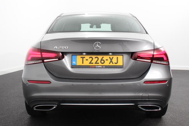 Mercedes-Benz A-KLASSE 200 7-DCT Progressive Navigatie | Climate control | Camera | Parkeer sensoren | Half Lederen Bekleding | Led | Cruise Control | LMV Velgen