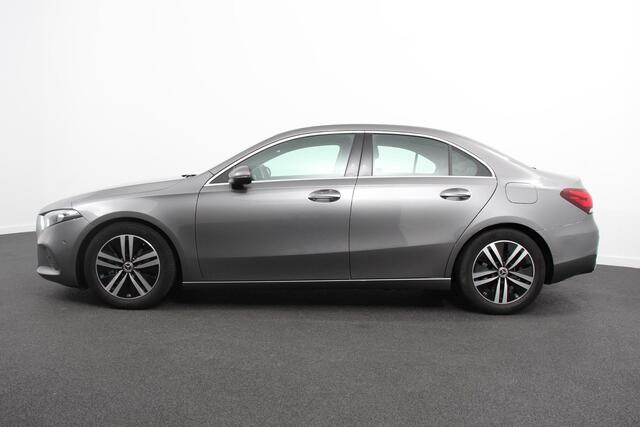 Mercedes-Benz A-KLASSE 200 7-DCT Progressive Navigatie | Climate control | Camera | Parkeer sensoren | Half Lederen Bekleding | Led | Cruise Control | LMV Velgen