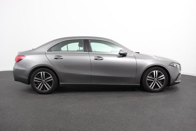 Mercedes-Benz A-KLASSE 200 7-DCT Progressive Navigatie | Climate control | Camera | Parkeer sensoren | Half Lederen Bekleding | Led | Cruise Control | LMV Velgen