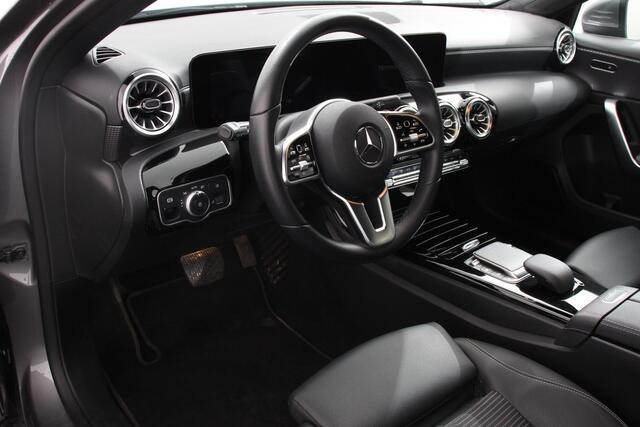Mercedes-Benz A-KLASSE 200 7-DCT Progressive Navigatie | Climate control | Camera | Parkeer sensoren | Half Lederen Bekleding | Led | Cruise Control | LMV Velgen