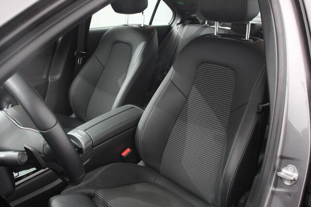 Mercedes-Benz A-KLASSE 200 7-DCT Progressive Navigatie | Climate control | Camera | Parkeer sensoren | Half Lederen Bekleding | Led | Cruise Control | LMV Velgen