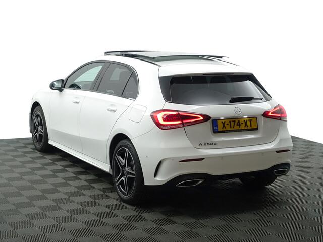 Mercedes-Benz A-KLASSE 250 e AMG Night Edition Aut- Panoramadak, Sfeerverlichting, Carplay, Android Auto, Xenon Led, Elek Trekhaak