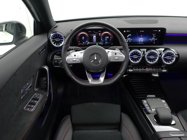Mercedes-Benz A-KLASSE 250 e AMG Night Edition Aut- Panoramadak, Sfeerverlichting, Carplay, Android Auto, Xenon Led, Elek Trekhaak